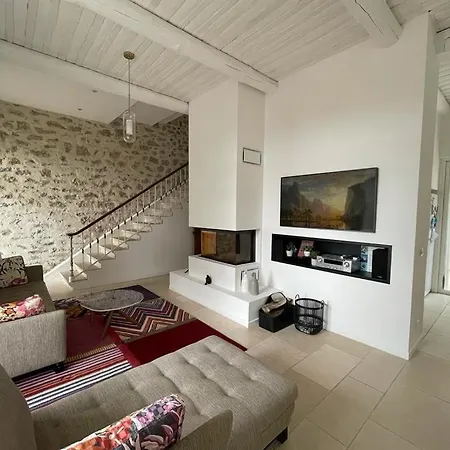 Charming Sea View With Pool הייר