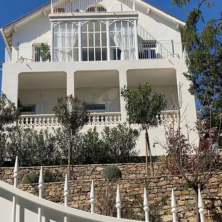 Charming Sea View With Pool וילה הייר